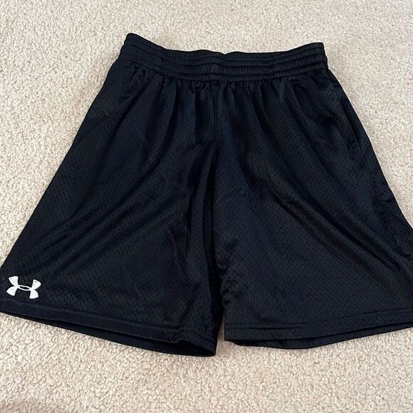 UNDER ARMOUR SIZE YXL SHORTS - Picture 1 of 8